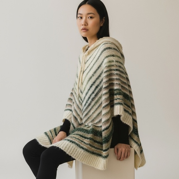 BREATHTAKING - EXTRAORDINARY DUAL FUNCTION PONCHO / SKIRT. 100% WOOL -HANDMADE - Picture 2 of 11